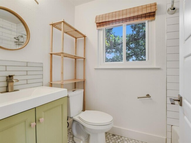 Building Photo - 7617 Eastcrest Dr