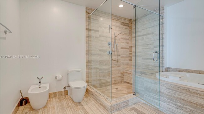 Building Photo - 16001 Collins Ave