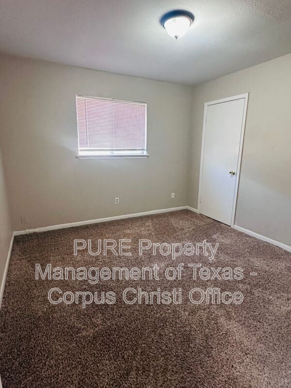 Building Photo - 11942 Mesa Dr