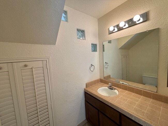 Building Photo - Charming Santa Cruz Townhouse: 3 Beds, 2.5...