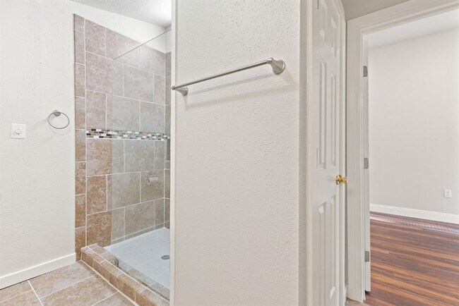 Building Photo - 704 Ridgmar Rd