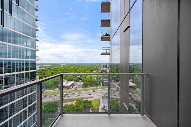 Building Photo - 44 East Ave