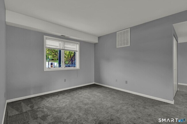 Building Photo - 1128 Windward Rd