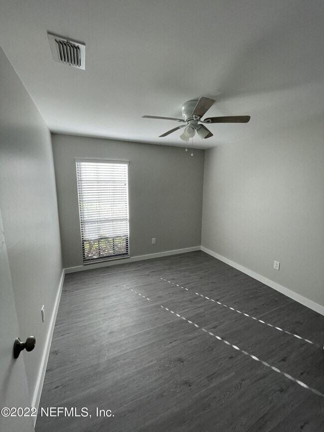 Building Photo - 160 Bermuda Ct