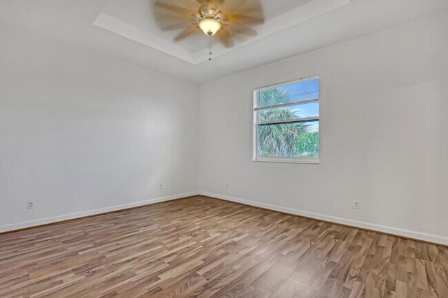 Building Photo - 5325 Ashley River Rd