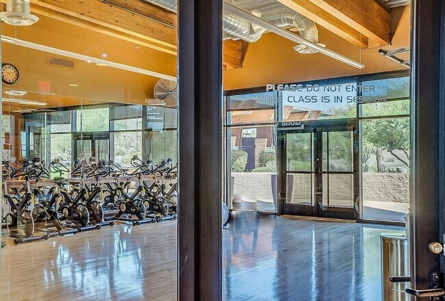 Building Photo - 1708 W Oberlin Way