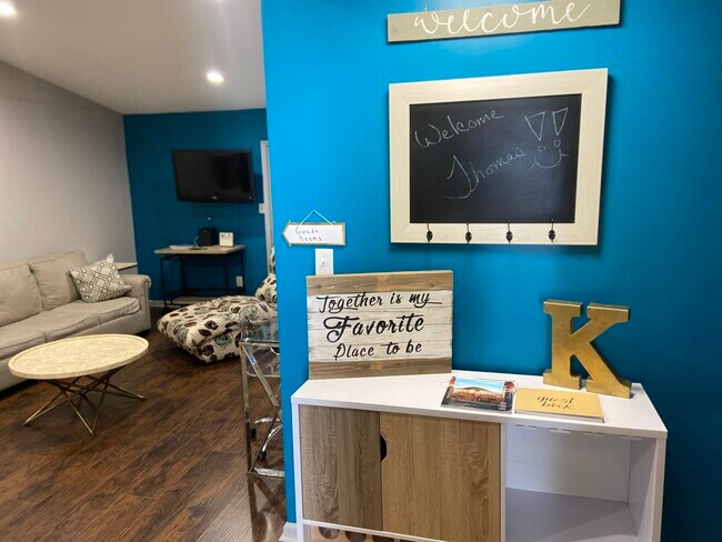 Building Photo - 1030 Pineborough Rd