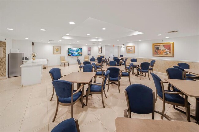 Building Photo - 16300 Golf Club Rd