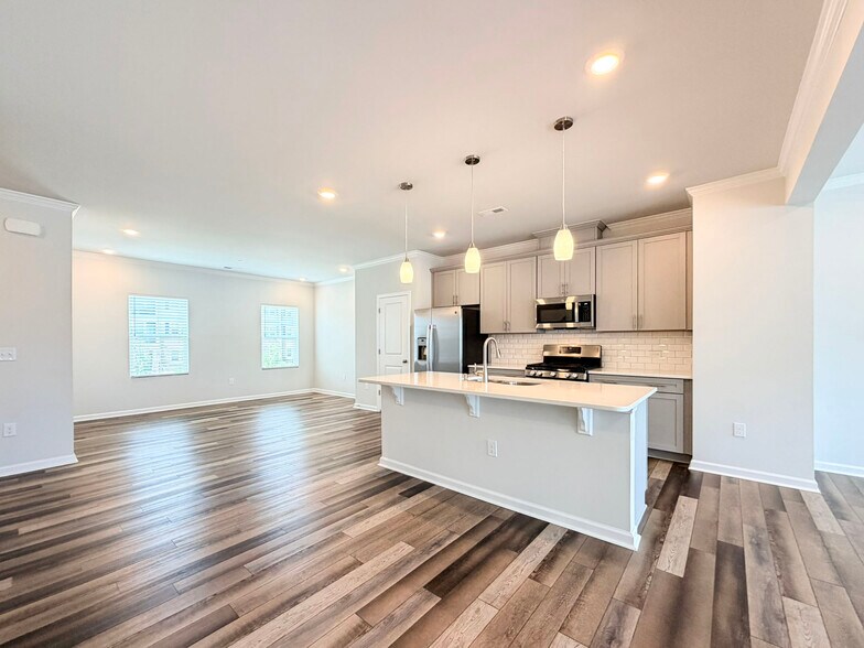 Building Photo - 3018 Brellon Ln