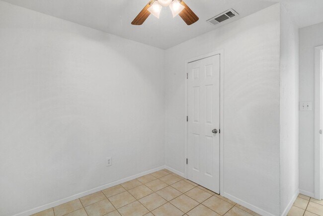 Building Photo - Horse Property