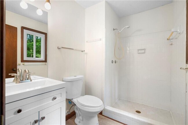 Building Photo - 3260 Creek Hollow Dr