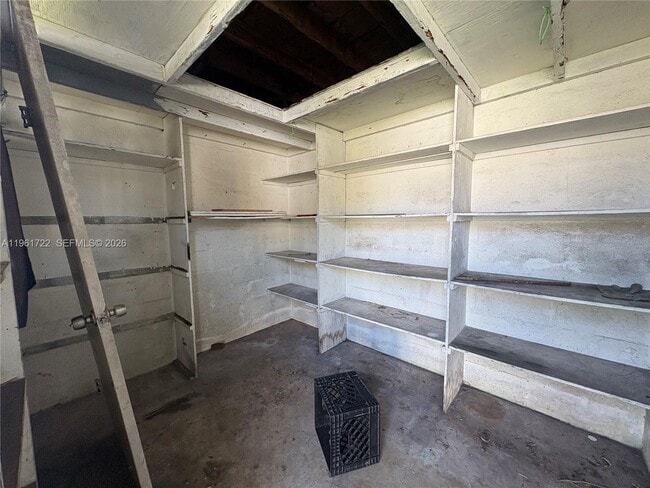 Building Photo - 2752 SW 25th Ter