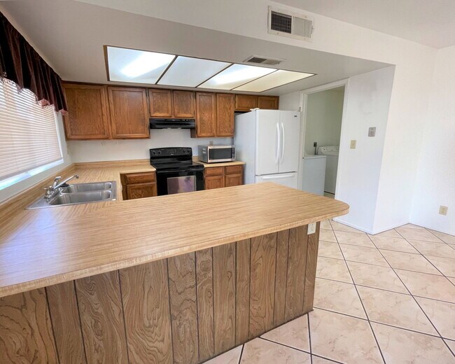 Building Photo - 4746 W Aster Dr