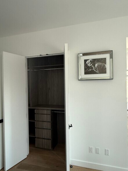 Building Photo - 123 Washington St