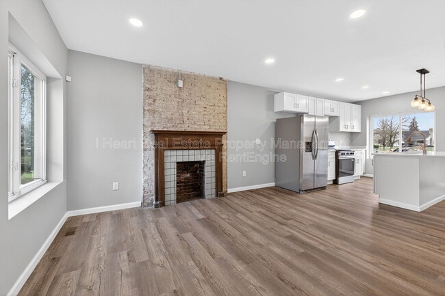 Building Photo - 1153 E 20th Ave