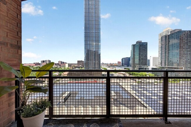 Building Photo - 159 2nd St