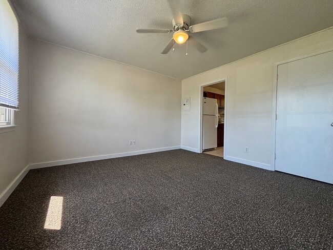 Building Photo - Duplex on Davis