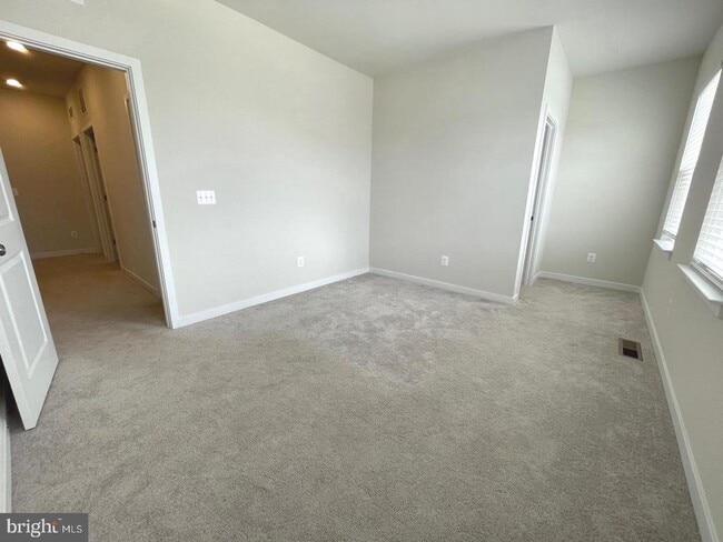 Building Photo - 2328 Hawkshill Dr