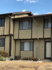 Building Photo - 2803 Savoy Dr