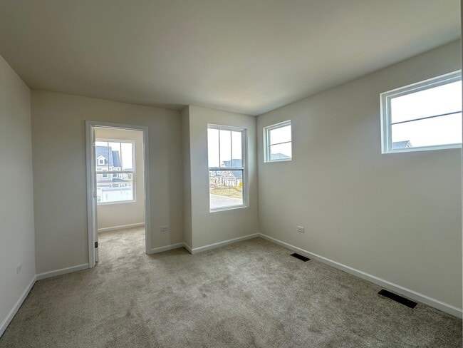 Building Photo - 2320 Horseshoe Cir