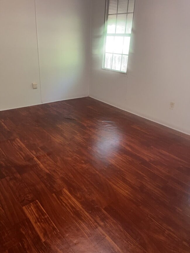 Building Photo - 2 Bedroom 1.5 Bathroom house in Laurens SC