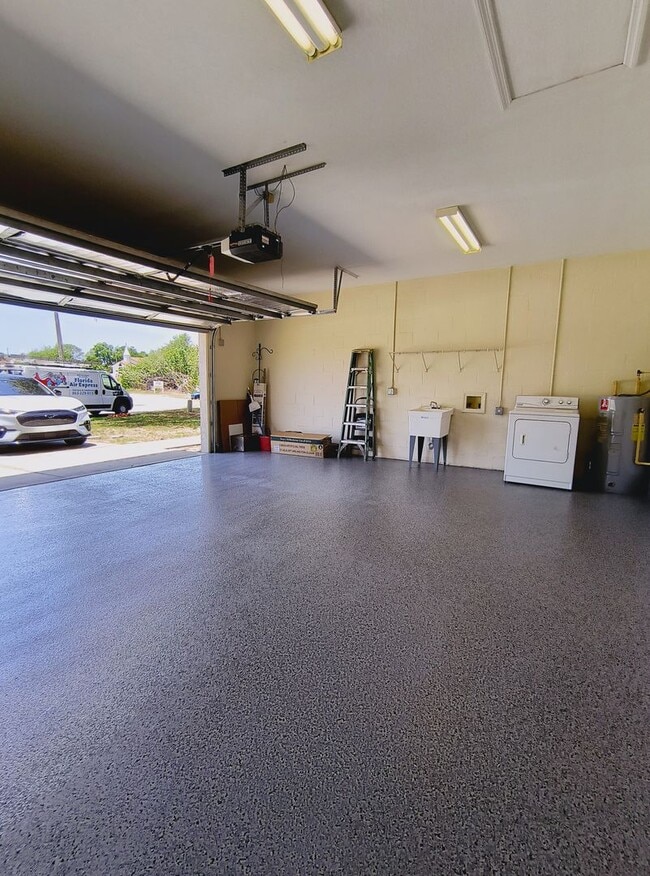 Building Photo - Beautiful 3 Bedroom 2 Bathroom Bungalow in...
