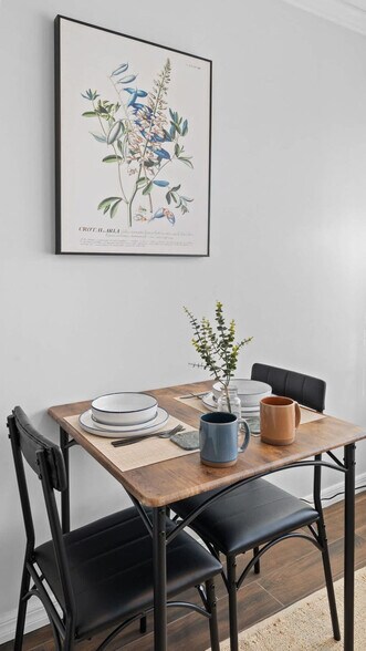 Building Photo - 720 1/2 West Woodlawn Avenue-ID1271928P