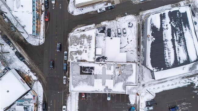 Building Photo - 186 Monroe Ave