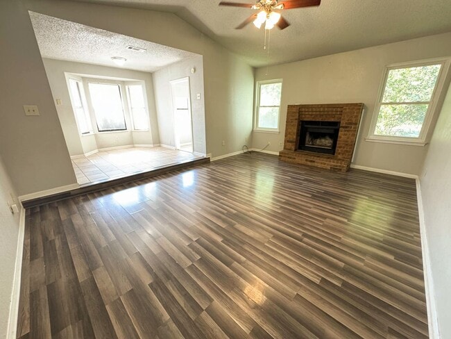 Building Photo - 310 Baumann Dr