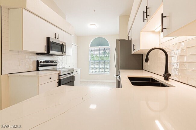 Building Photo - 4985 Sandra Bay Dr
