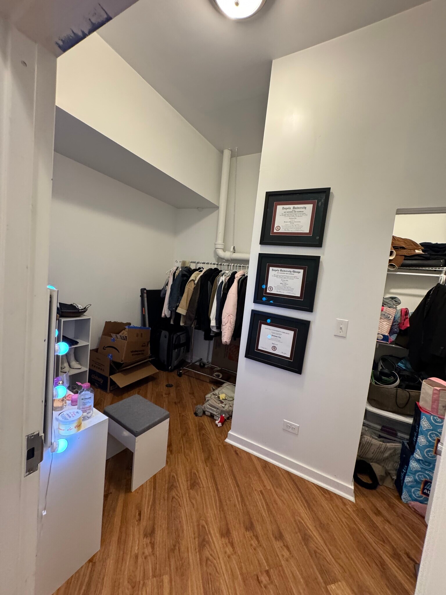 Building Photo - 738 N Clark St