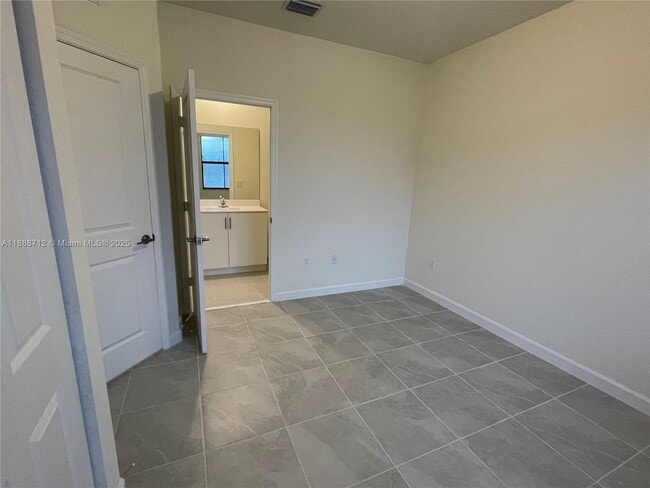 Building Photo - 3322 W 114th Terrace