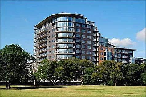 Building Photo - 901 W 9th St