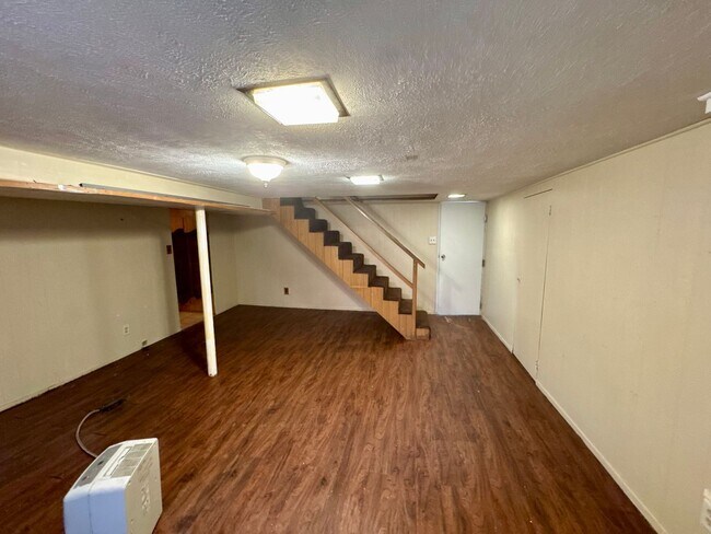 Building Photo - 1076 Thornwood Dr