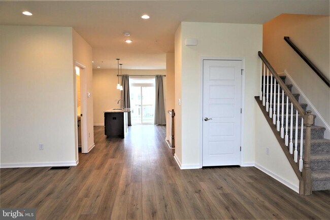 Building Photo - 61 Becker Dr