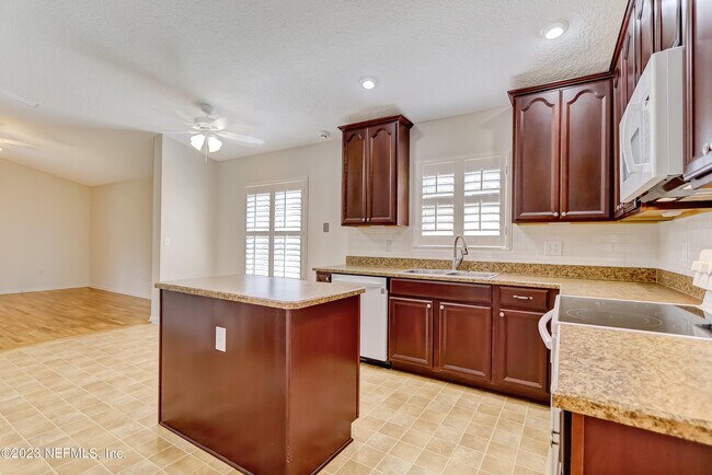 Building Photo - 608 Birchbark Trail