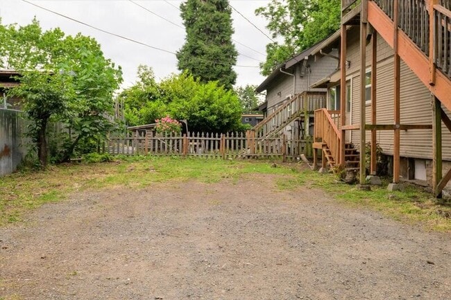 Building Photo - 561 1/2 Madison Street