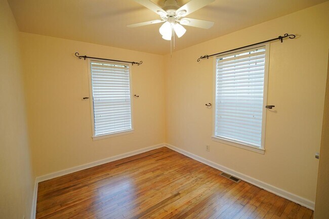 Building Photo - 212 W Osceola St