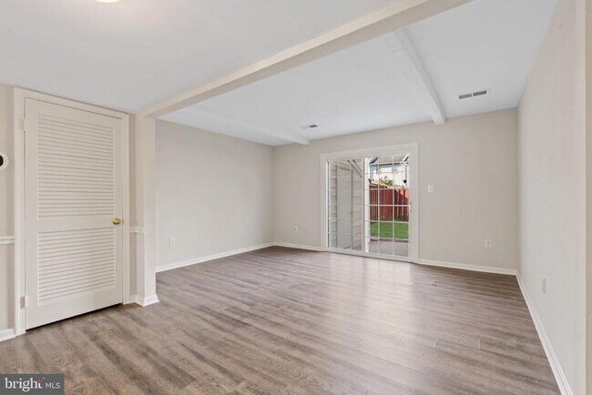 Building Photo - 7604 Somerset Ln