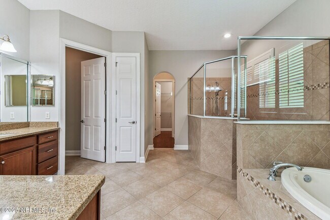 Building Photo - 263 Stonewell Dr