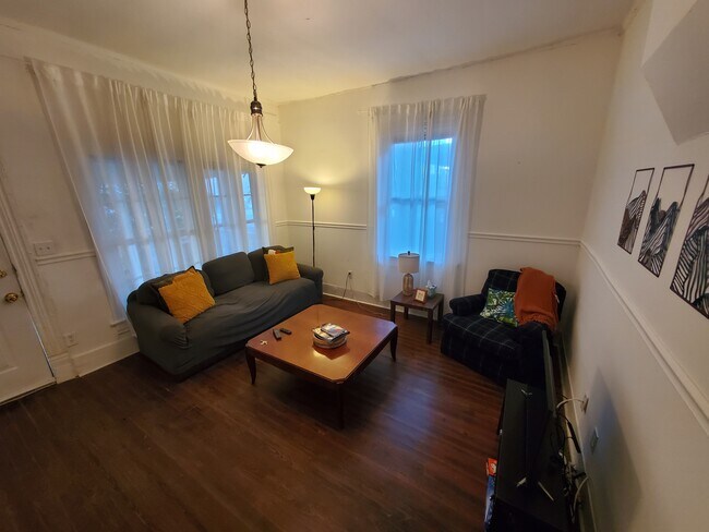 Building Photo - Furnished, Cozy Stay in the Arts District