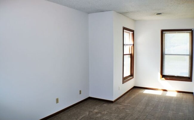 Building Photo - $1,195 | 2 Bedroom, 2 Bathroom Apartment |...