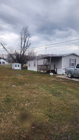 Building Photo - 207 Cedar St