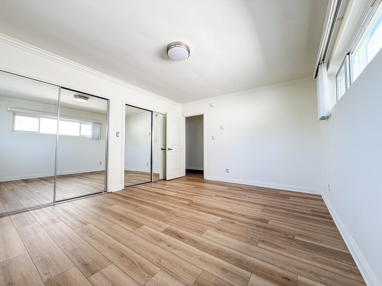 Building Photo - 9319 Alcott St