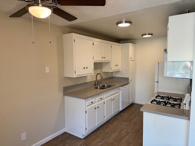 Building Photo - Pt Mesa