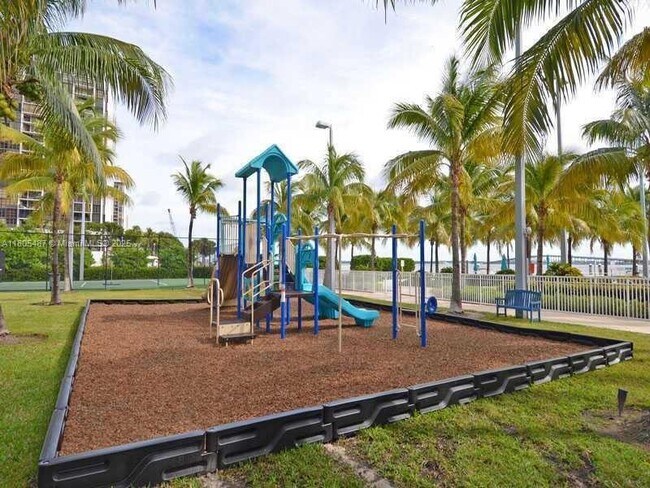 Building Photo - 2101 Brickell Ave