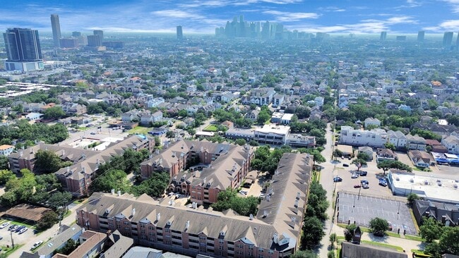 Building Photo - 2111 Welch St