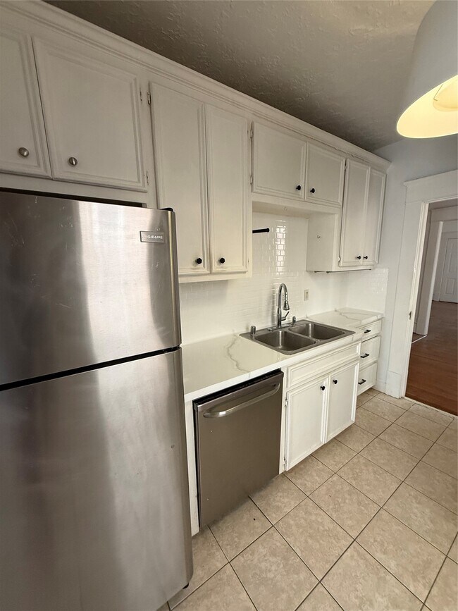 Building Photo - 324 W Alabama St