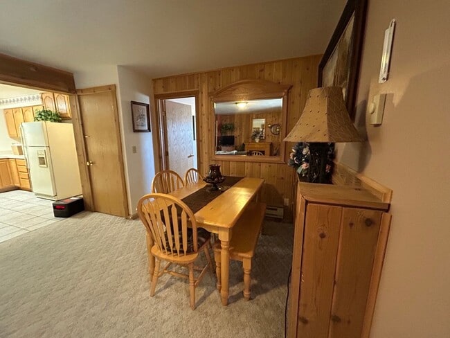 Building Photo - Beautiful Furnished 2 Bedroom Basement Apa...