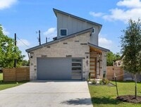 Building Photo - 501 Burton St E